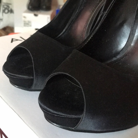 Black Rhinestone Heel - Picture 6 of 8